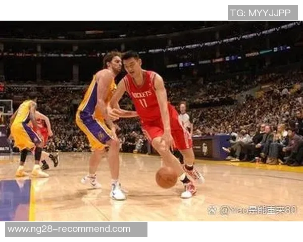 姚明走路弯腰的背后故事与篮球巨星的生活哲学