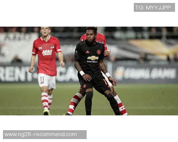 友谊赛激战：里昂绝杀曼联引发争议判罚全场沸腾